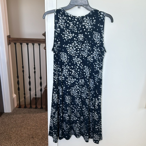 Sleeveless dress - Picture 2 of 2